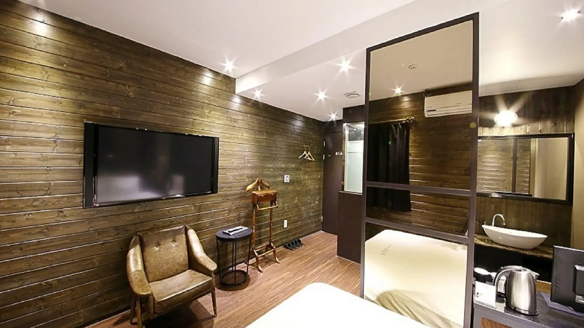 ***  Almond Hotel Busan Station South Korea