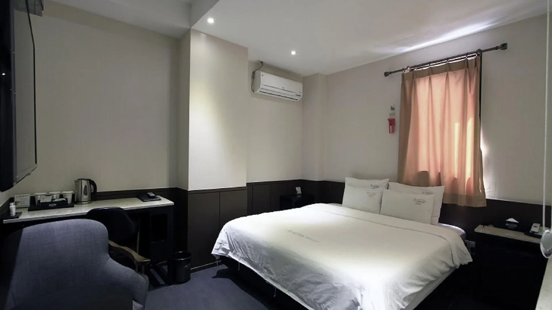 ***  Almond Hotel Busan Station South Korea
