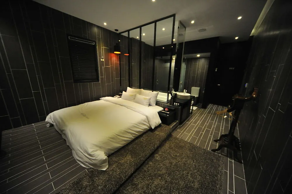 Almond Hotel Busan Station