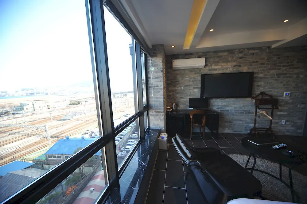 Almond Hotel Busan Station