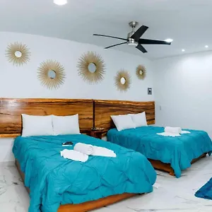 Hotel Naomi