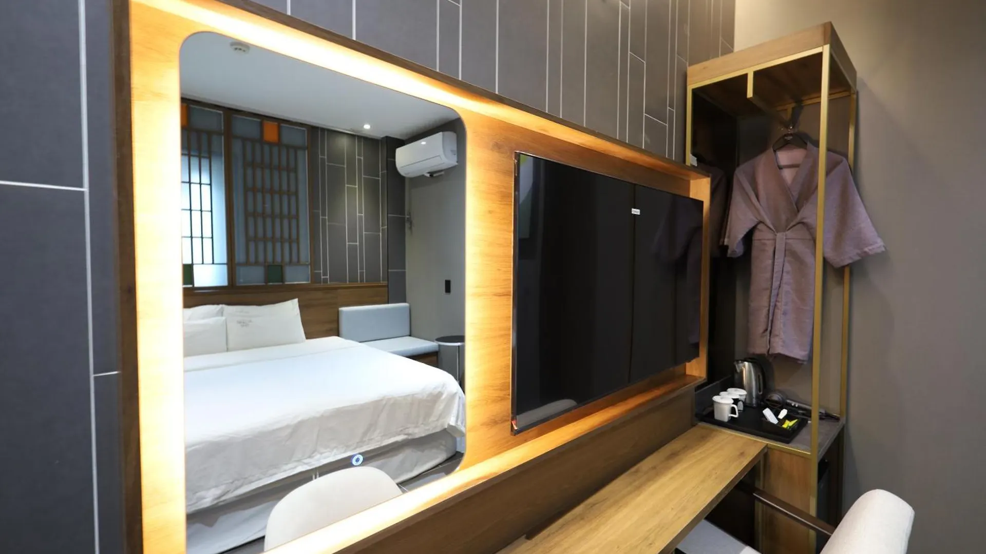 Almond Hotel Busan Station