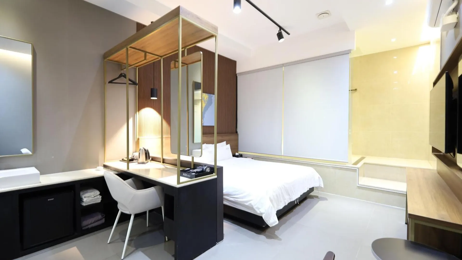 Almond Hotel Busan Station