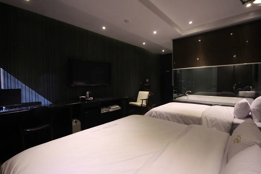Almond Hotel Busan Station 3*,