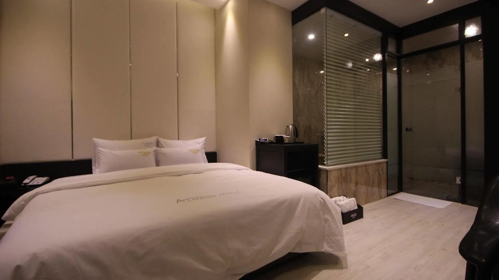 ***  Almond Hotel Busan Station Südkorea