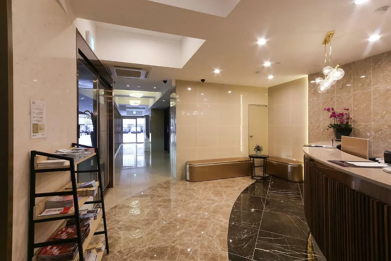 Almond Hotel Busan Station 3*,
