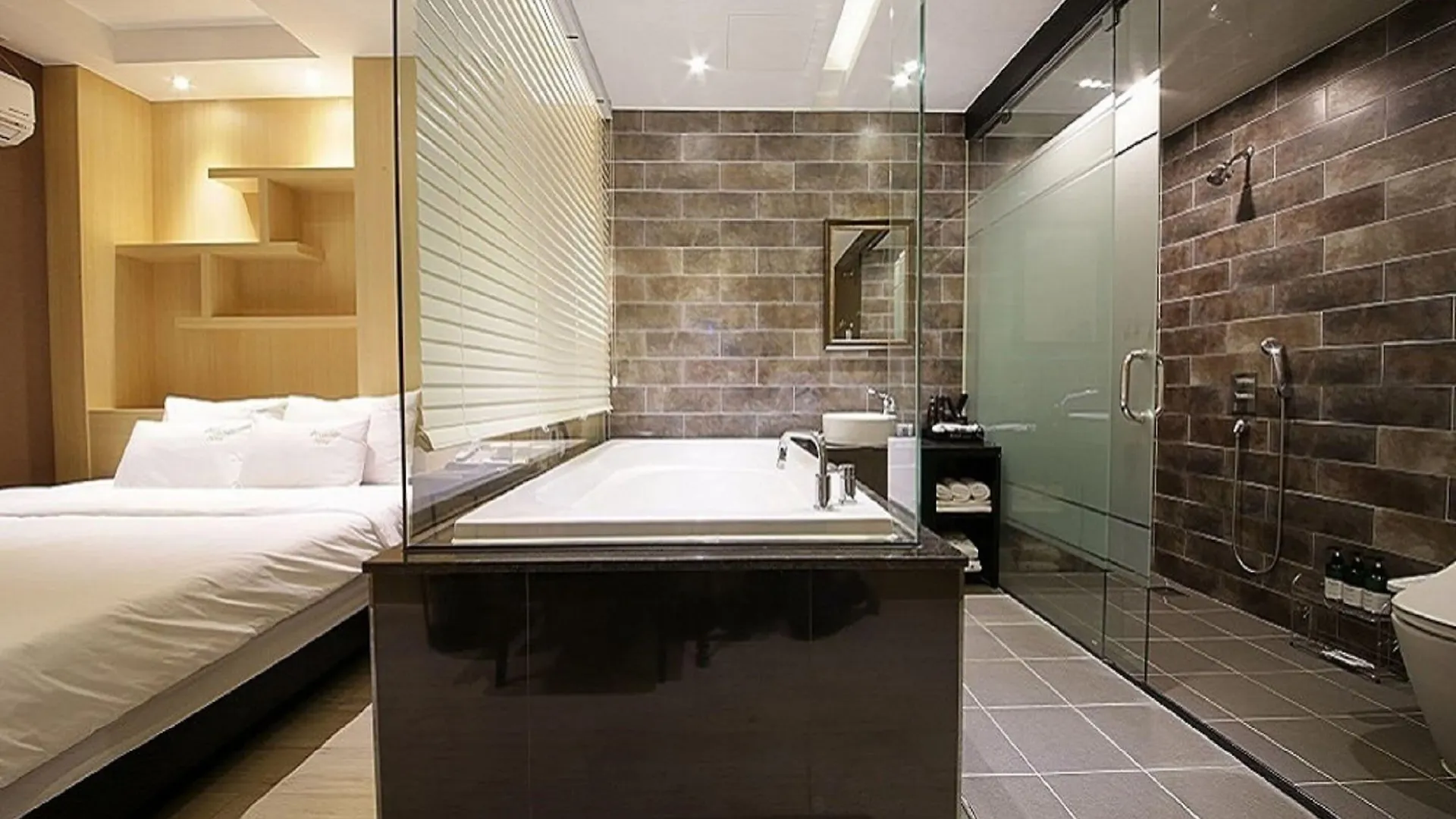 Almond Hotel Busan Station