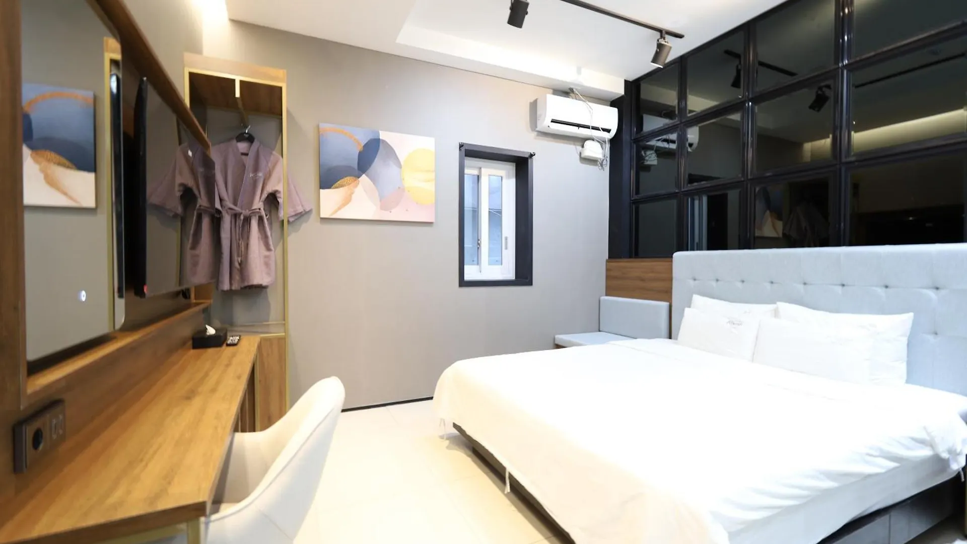 Almond Hotel Busan Station