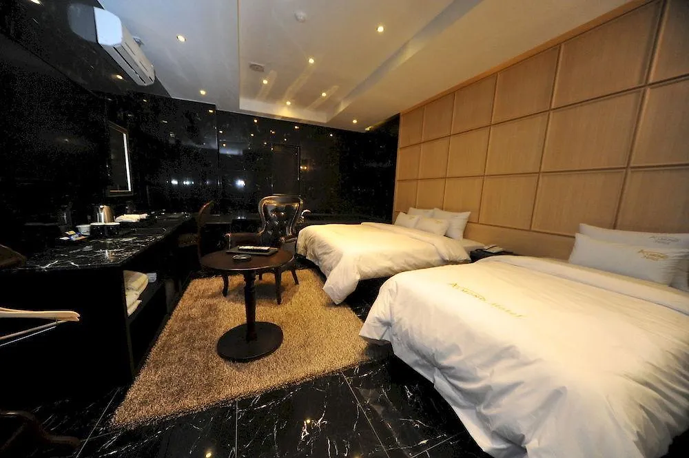 Almond Hotel Busan Station 3*,