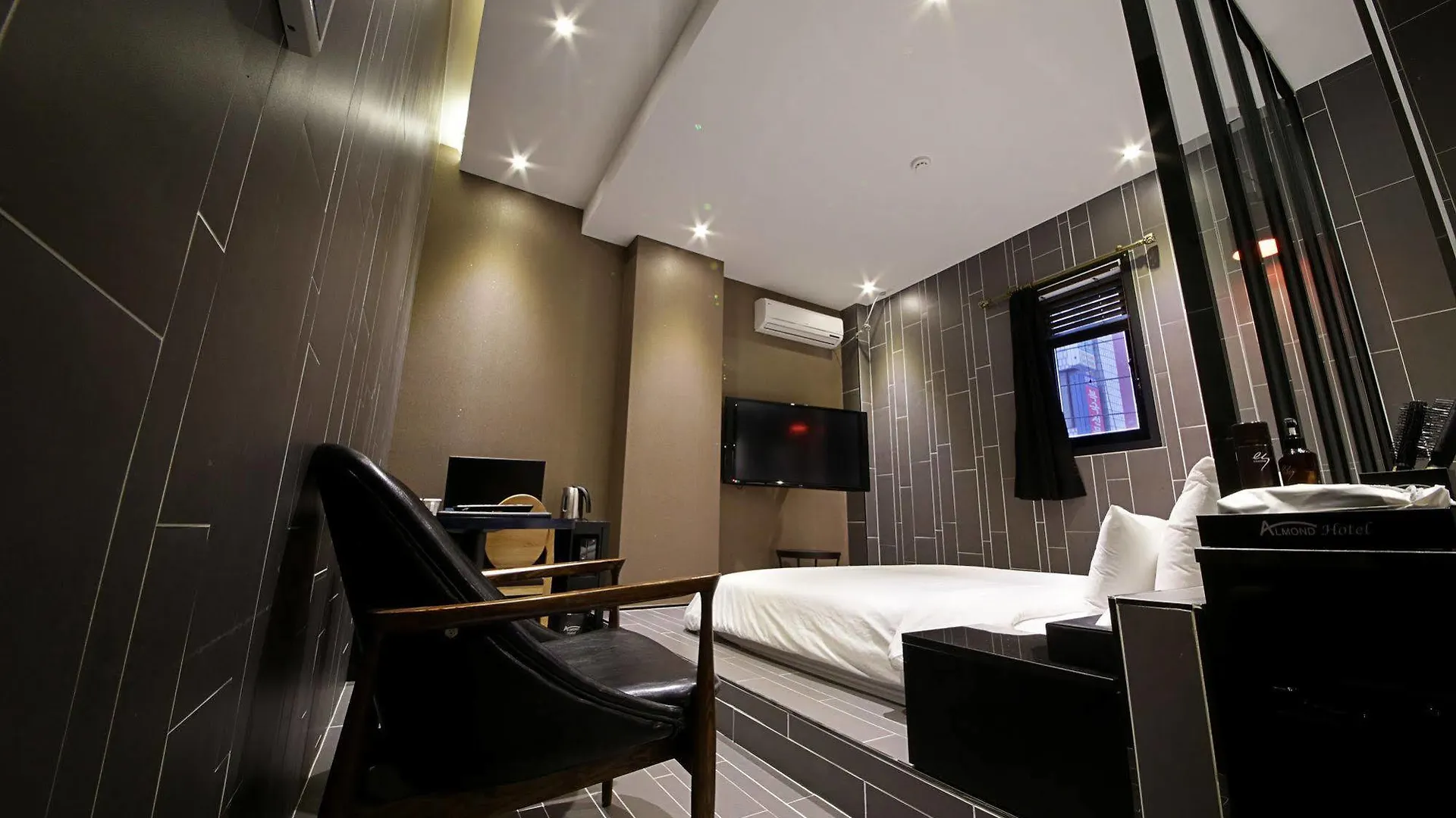 Almond Hotel Busan Station