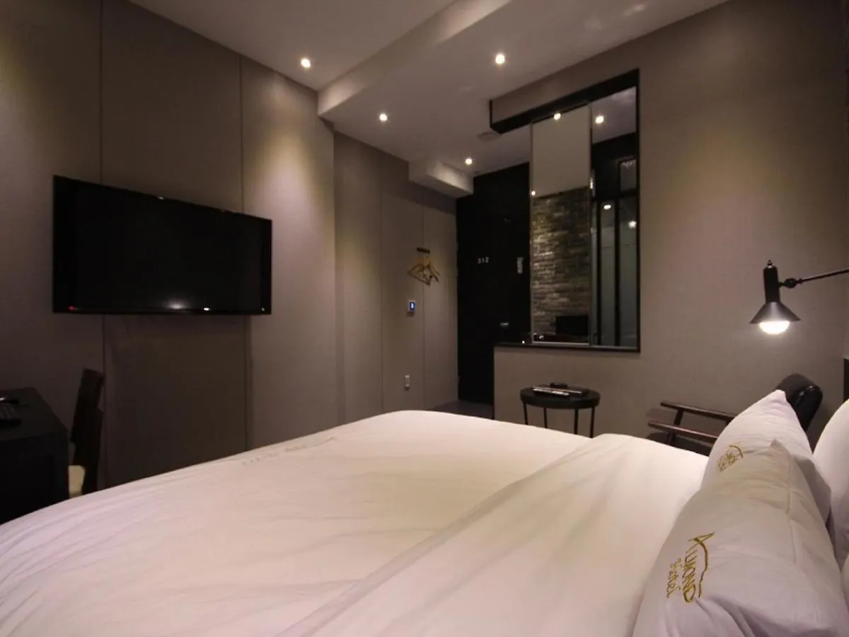 Almond Hotel Busan Station