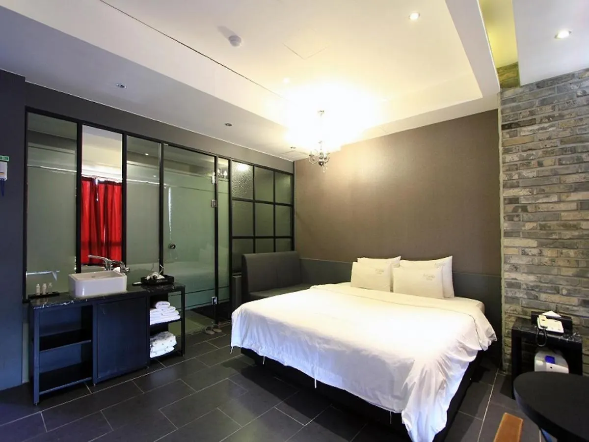Almond Hotel Busan Station 3*,